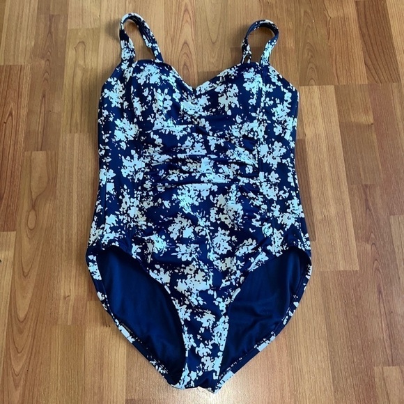 Croft and Barrow women’s one piece floral navy and white swimsuit Size 12 - Picture 2 of 8